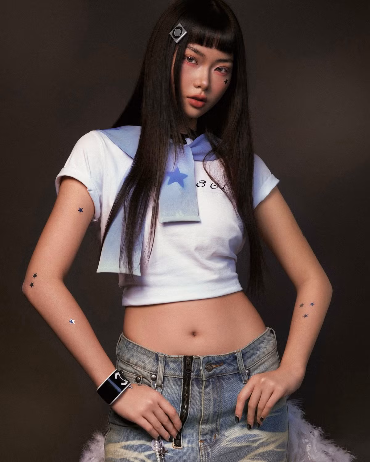 Ánh Sáng AZA bắt đầu sự nghiệp từ khi mới 12 tuổi, ra mắt với tư cách là thành viên nhỏ tuổi nhất của nhóm nhạc SGO48. Ngay từ những ngày đầu, cô nàng GEN Z đã được chú ý nhờ ngoại hình sáng sân khấu, khả năng ca hát ổn định cùng vũ đạo chắc chắn, thường xuyên đảm nhiệm vị trí trung tâm (centre) trong các màn trình diễn.