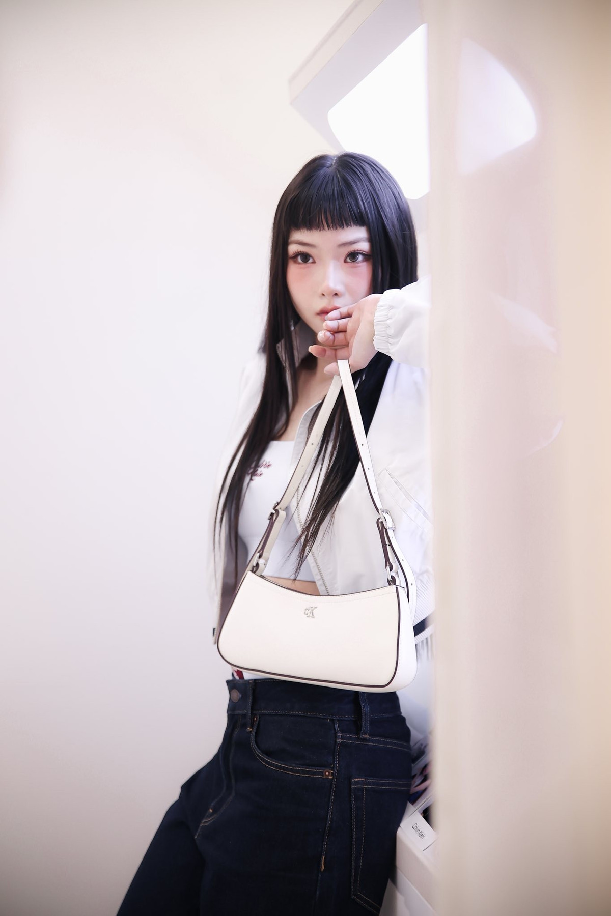 Nhiều khán giả nhận xét rằng, mỗi lần xuất hiện, Ánh Sáng AZA đều mang đến cảm giác tỏa sáng tự nhiên, dễ dàng thu hút mọi ánh nhìn.