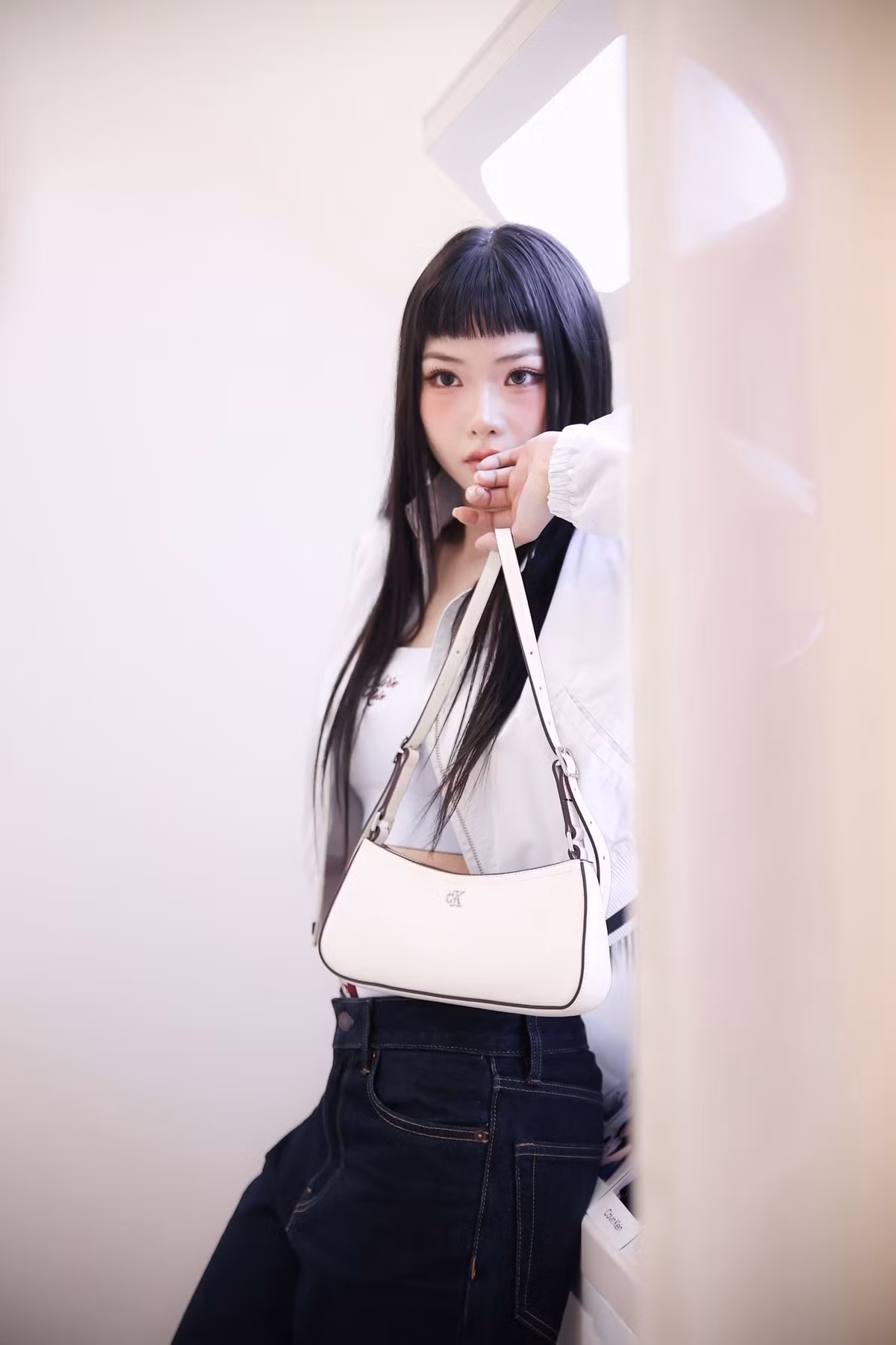 Nhiều khán giả nhận xét rằng, mỗi lần xuất hiện, Ánh Sáng AZA đều mang đến cảm giác tỏa sáng tự nhiên, dễ dàng thu hút mọi ánh nhìn.