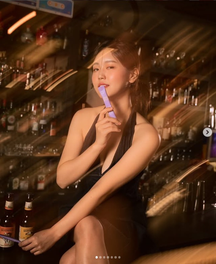 Trong clip, cô kể rằng khi tình cờ xem lại những bức ảnh bikini từng khiến bản thân vụt sáng cách đây 3 - 4 năm, cô bỗng muốn sống lại cảm xúc ngày ấy.