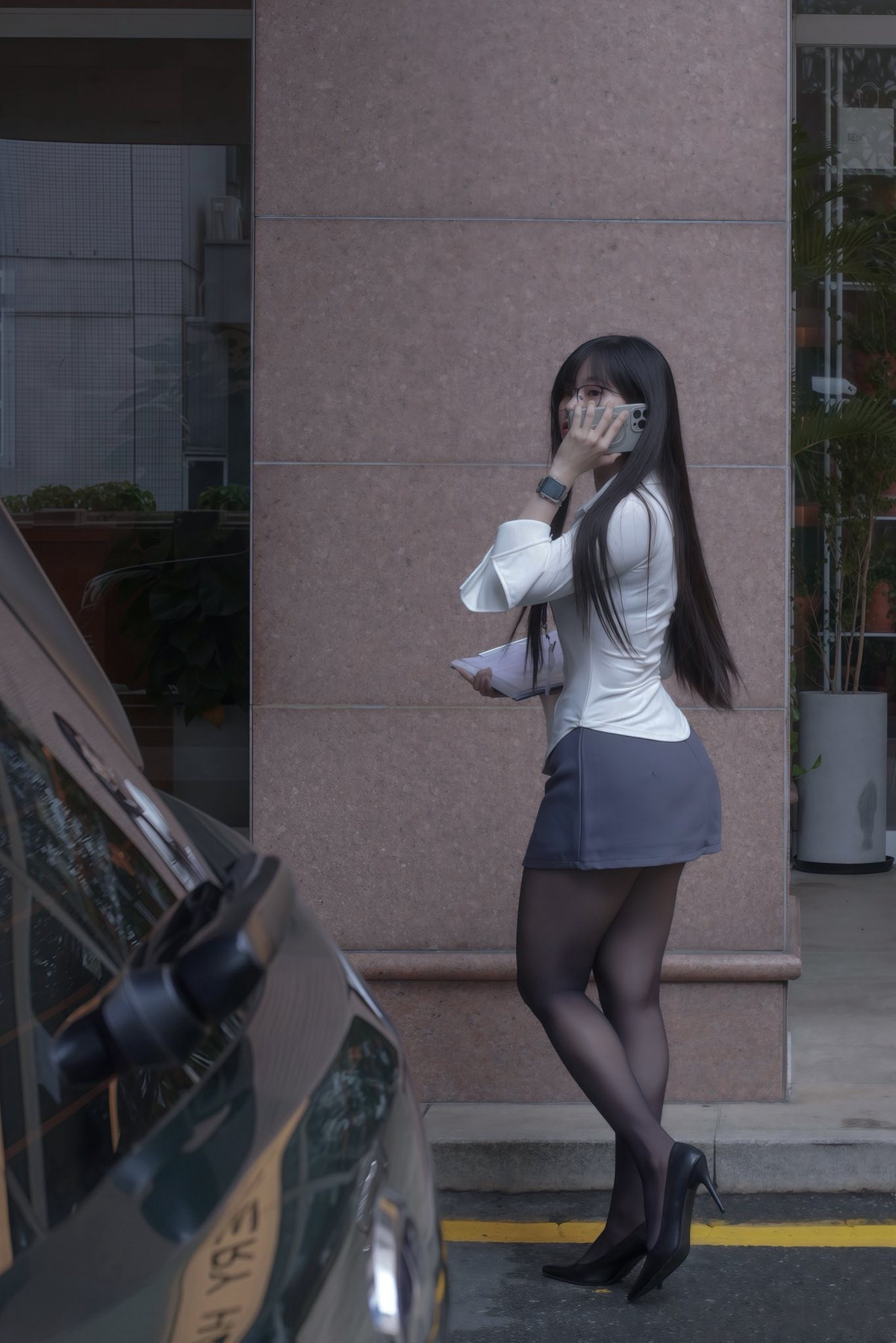 Hình ảnh vốn quen thuộc về Đ.D là cô gái năng động, tràn đầy năng lượng trong phòng gym, nay lại xuất hiện đầy thanh lịch, quyến rũ khiến nhiều người không nhận ra.