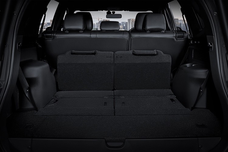 Mitsubishi Pajero Sport 2025 còn sở hữu một số tiện ích hiện đại khác: chìa khóa thông minh, điều hòa tự động đa vùng, hệ thống lọc không khí nano X, phanh tay điện tử, định vị vệ tinh...