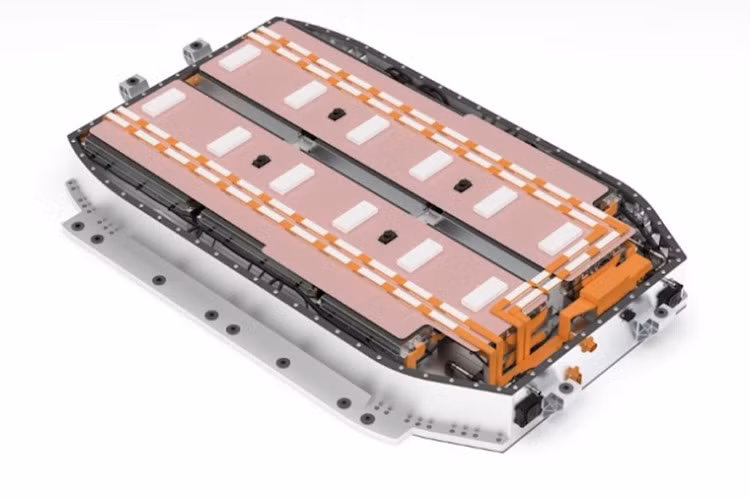 "Trái tim" của Aeolus Sky EV01 là mô-tơ điện mạnh 215 mã lực và mô-men xoắn cực đại 310 Nm ở bản cao cấp. Hai con số tương ứng của bản thấp là 161 mã lực và 240 Nm. Mô-tơ điện kết hợp với pin có dung lượng 50,8 kWh hoặc 62,4 kWh, mang đến phạm vi di chuyển lần lượt 445 km và 530 km.