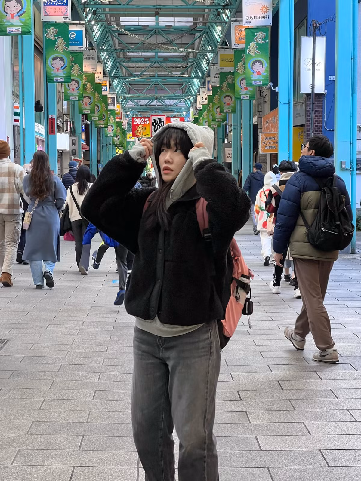 Lê Thụy bất ngờ nổi lên thành hiện tượng mạng xã hội vào năm 2021 chỉ với câu nói "Uống coconut không?". Nội dung hài hước, tinh thần lạc quan trong các clip đá khiến cô thu hút hàng triệu follow sau thời gian ngắn.