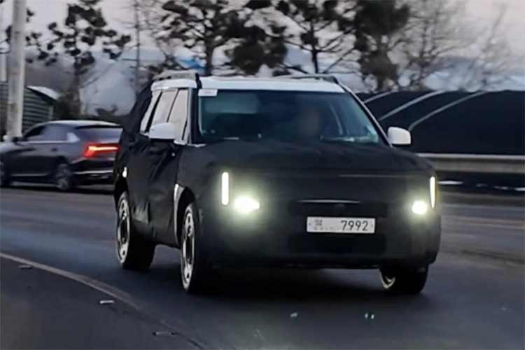 Tháng 1/2026, Hyundai ghi nhận mức doanh số kỷ lục tại thị trường Mỹ với hơn 55.000 xe bán ra, trong đó riêng các dòng SUV chiếm tới 77% tổng lượng tiêu thụ. SantaFe tiếp tục là một trong những mẫu xe bán chạy nhất, chỉ xếp sau Elantra và Tucson.