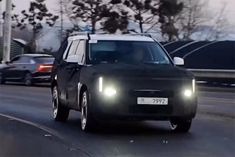 Tháng 1/2026, Hyundai ghi nhận mức doanh số kỷ lục tại thị trường Mỹ với hơn 55.000 xe bán ra, trong đó riêng các dòng SUV chiếm tới 77% tổng lượng tiêu thụ. SantaFe tiếp tục là một trong những mẫu xe bán chạy nhất, chỉ xếp sau Elantra và Tucson.