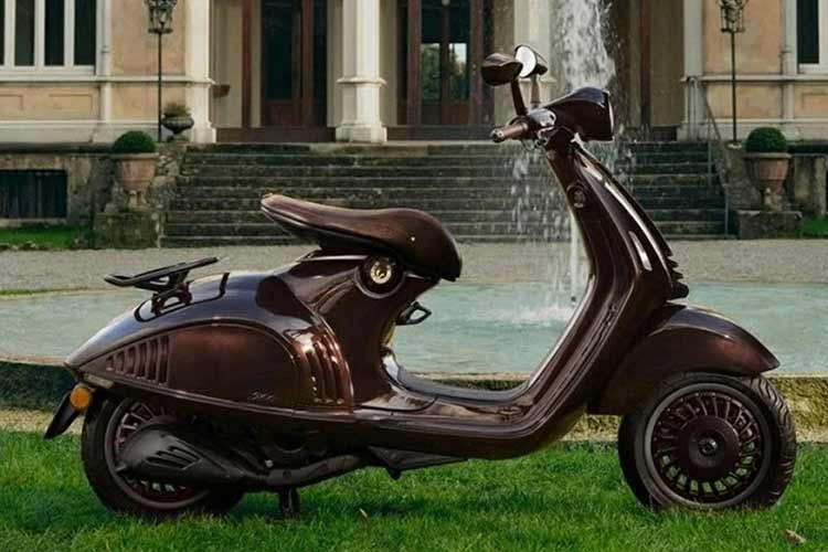 Với tinh thần độc bản và giá trị sưu tầm cao, mẫu xe Vespa 946 Horse 2026 tiếp tục được sản xuất với số lượng giới hạn chỉ 888 chiếc trên toàn thế giới, khẳng định đẳng cấp của một tuyệt tác nghệ thuật chế tác thủ công.