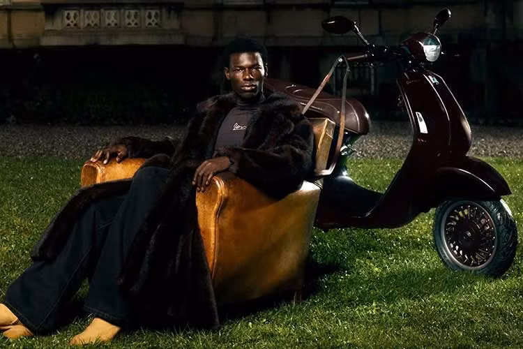 Mẫu xe tay ga Vespa 946 Horse 2026 nhằm chào đón năm mới Bính Ngọ đã chính thức ra mắt. Đây là sản phẩm tiếp nối chuỗi thành công của các phiên bản con giáp trước đó như bản Thỏ (2023), Rồng (2024) và Rắn (2025).