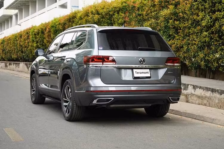 Được biết, những chiếc Volkswagen Teramont Limited nhận ưu đãi có năm sản xuất (số VIN) 2023. Do đó, số lượng những chiếc xe tồn kho này khá hạn chế, có đại lý chỉ còn đúng 1 chiếc. Bù lại, đại lý sẽ cho phép khách hàng chọn màu tùy thích như một cách để kích cầu, giúp đẩy nhanh hàng tồn.