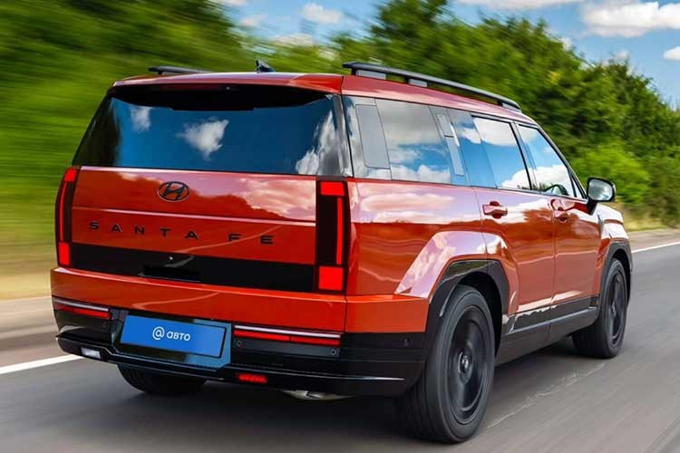 Đáng chú ý nhất là cụm đèn pha LED chữ H quen thuộc nay được chia thành hai tầng riêng biệt. Lưới tản nhiệt mới có kiểu dáng liền khối với cản trước, phía trên là dải đèn LED chạy ngang, góp phần tạo nên diện mạo hiện đại và mạnh mẽ hơn.