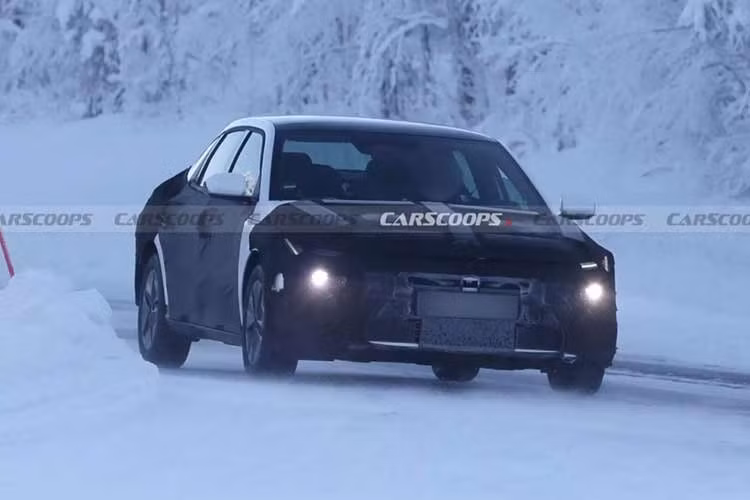 "Sự suy thoái xe sedan” đã khiến nhiều mẫu ôtô bốn cửa biến mất trên thị trường. Tuy nhiên, Hyundai Elantra vẫn đứng vững trước xu hướng này. Thậm chí, doanh số tại thị trường Mỹ của mẫu xe Hàn Quốc này còn tăng 8% trong năm ngoái, đạt 148.200 xe.