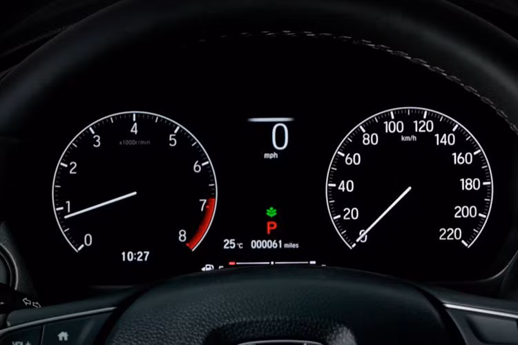 Về tính năng, xe có thể sẽ được bổ sung tùy chọn camera 360 độ. Honda City hiện nay đã có nền tảng an toàn vững chắc với gói trợ lái nâng cao Honda Sensing, bao gồm phanh giảm thiểu va chạm, hỗ trợ giảm lệch làn đường, hỗ trợ giữ làn, ga tự động thích ứng, đèn pha tự động và cảnh báo xe phía trước khởi hành.