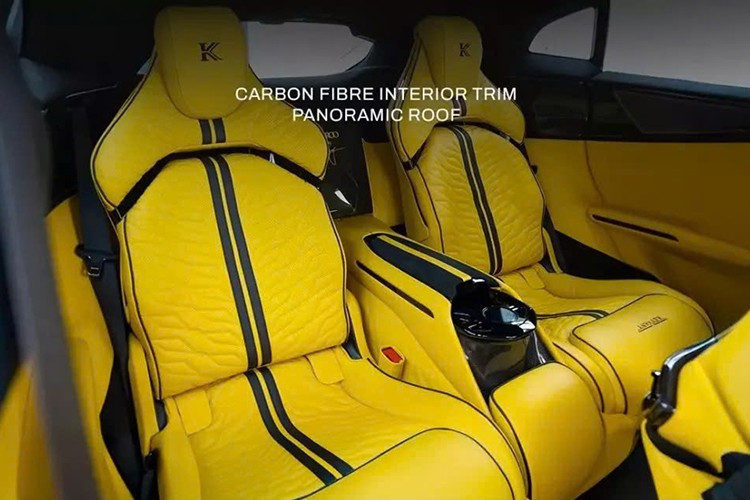 Chưa hết, bản độ Keyvany Porroo này còn có 887 mã lực và mô-men xoắn 1.050 Nm, tức đã được độ lại cả động cơ V12 hút khí tự nhiên 6,5 lít, vì thế, không quá lời khi gọi chiếc Keyvany Porroo là kẻ săn mồi.