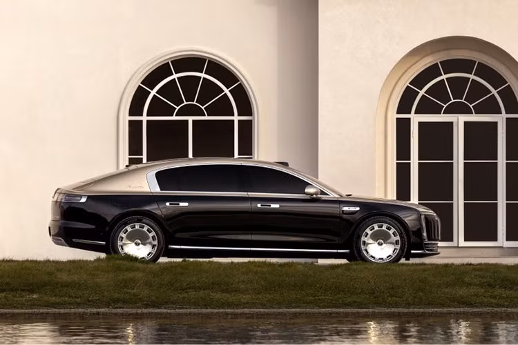 Trao đổi với CCTV, ông Richard Yu, Chủ tịch mảng Kinh doanh Tiêu dùng của Huawei, cho biết: “Với Maextro S800, lần đầu tiên một thương hiệu Trung Quốc tạo được chỗ đứng trong phân khúc xe siêu sang có giá trên 1 triệu Nhân dân tệ. Chúng ta đang ở kỷ nguyên của trí tuệ hóa cũng như điện hóa, và chúng tôi dẫn đầu nhờ công nghệ thông minh cùng sự đổi mới”.