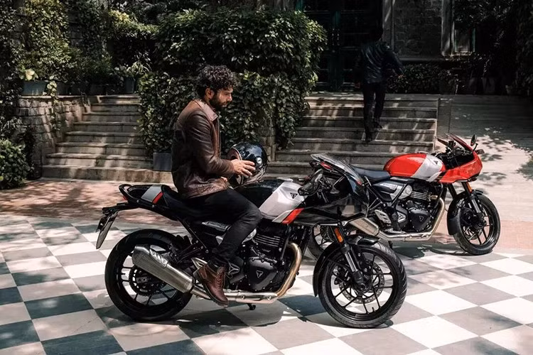 Với thiết kế mang đậm tinh thần thể thao và phong cách cổ điển, Triumph Thruxton 400 2026 mới được bổ sung vào dải sản phẩm mô tô retro đầy hấp dẫn của hãng xe môtô đình đám Anh quốc.