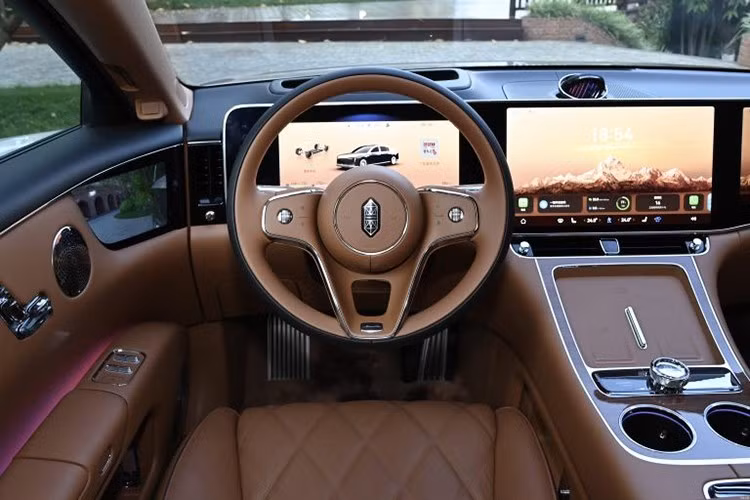 Có được kết quả này có lẽ một phần là nhờ ngoại hình gợi liên tưởng đến sự pha trộn giữa Maybach và Rolls-Royce của xe. Theo người dùng Weibo Chu Xiaomin, Maextro đã nhận được 18.000 đơn đặt hàng cho S800 chỉ trong 175 ngày kể từ khi ra mắt. Hãng cho biết hiện đang bán hơn 2.000 xe mỗi tháng và có kế hoạch tăng sản lượng lên 4.000 xe/tháng.