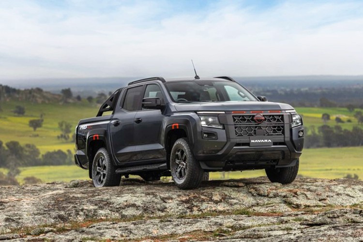 Mới đây, Nissan đã giới thiệu Navara mới có nguồn gốc từ Mitsubishi Triton 2026 thế hệ mới nhất. Việc các mẫu xe bán tải trong phân khúc chia sẻ nền tảng không phải là chuyện hiếm.Đơn cử như Ford Ranger và Volkswagen Amarok thực chất "cùng một giuộc", trong khi Mazda BT-50 gắn liền với Isuzu D-Max.