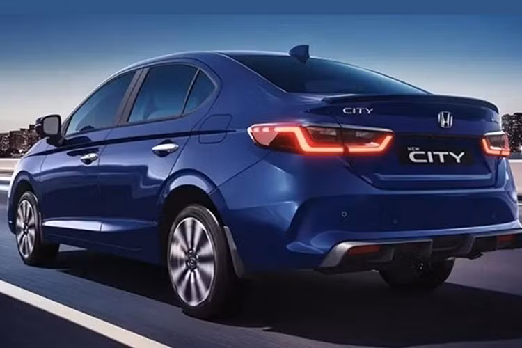 Honda City 2026 dự kiến sẽ tiếp tục sử dụng các tùy chọn động cơ hiện có. Các phiên bản tiêu chuẩn dùng động cơ xăng 4 xi-lanh, hút khí tự nhiên, dung tích 1.5L, cho công suất tối đa 121 mã lực và mô-men xoắn cực đại 145 Nm, kết hợp với hộp số sàn 6 cấp hoặc hộp số tự động CVT.