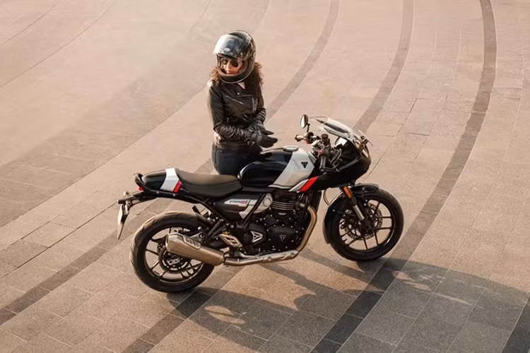 Mẫu xe được cung cấp bốn phối màu: Phantom Black &amp; Aluminium, Carnival Red Gloss với Aluminium Silver, Pearl Metallic White &amp; Storm Grey, và Metallic Racing Yellow kết hợp Aluminium Silver, mang lại đa dạng lựa chọn theo sở thích cá nhân.