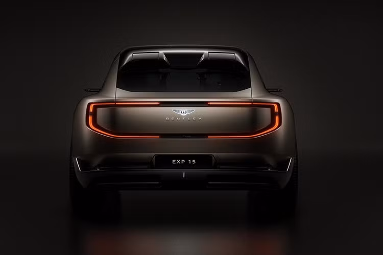 Theo một số công bố Bentley Urban được trang bị hệ thống cho phép sạc nhanh chỉ trong 7 phút để di chuyển thêm 160 km. Hiệu năng của Urban SUV cũng rất đáng gờm với mức công suất khởi điểm từ 604 mã lực.