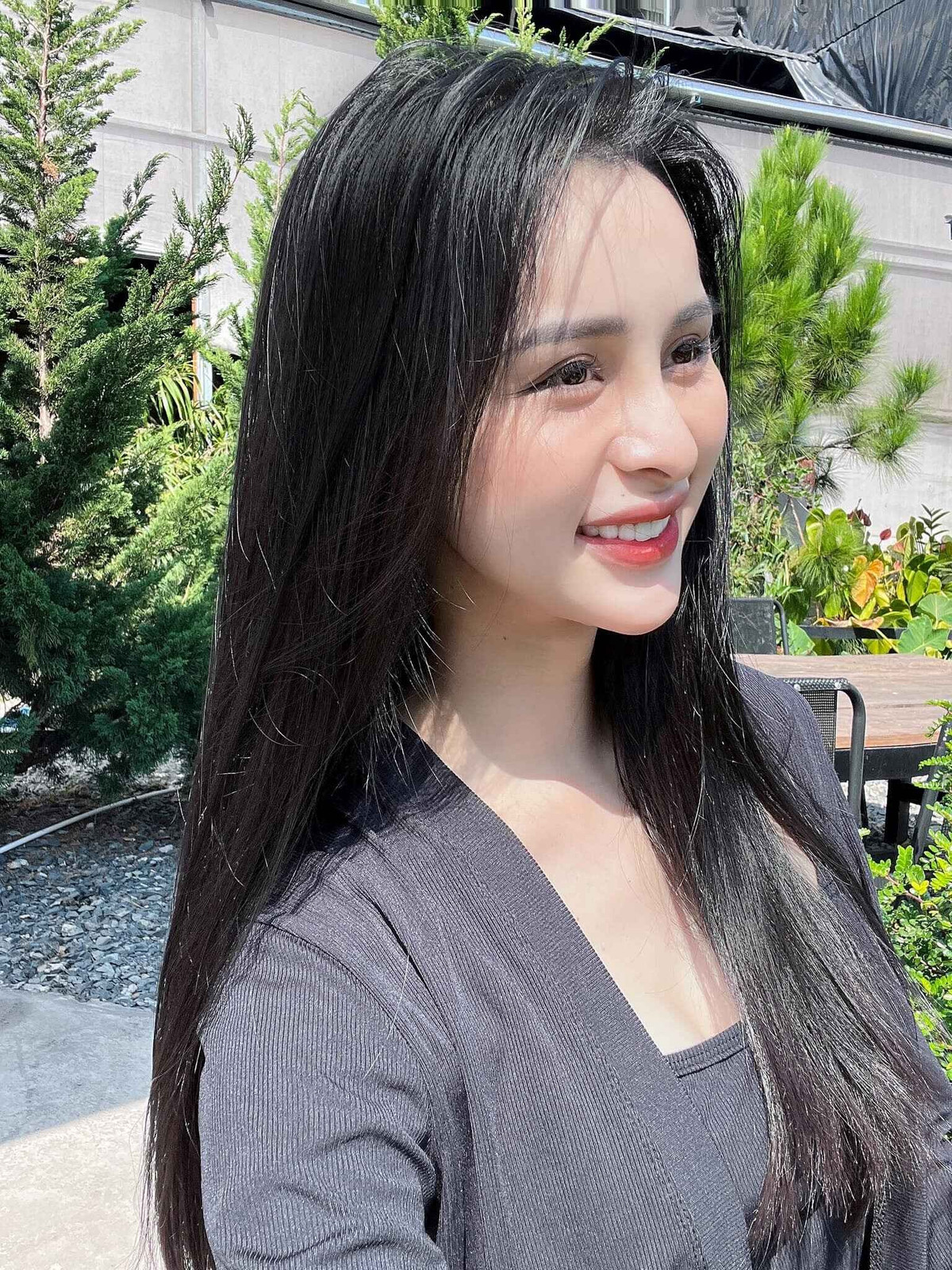 Hiện Tường Vi đang sở hữu 2 cơ sở bán bún cá đắt khách tại Đà Lạt, cuộc sống cũng như kinh tế cũng ổn định hơn.