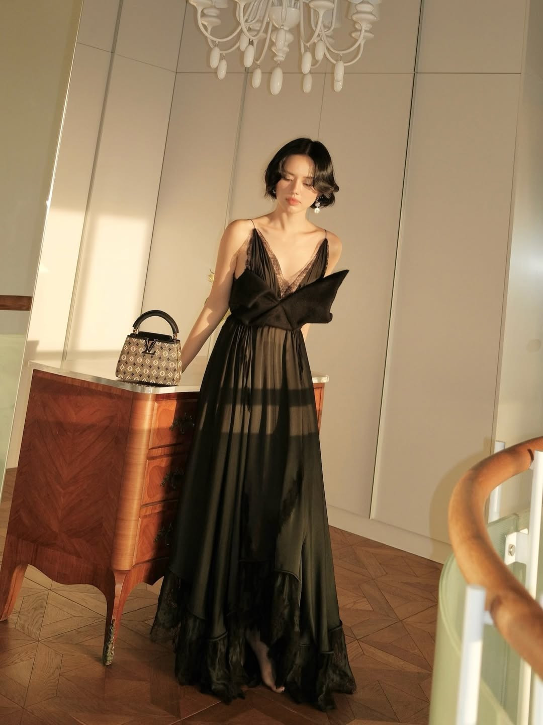 Nhan sắc của “Cô em trendy” trong loạt ảnh này được nhiều khán giả nhận xét là ngày càng mặn mà, sắc sảo.