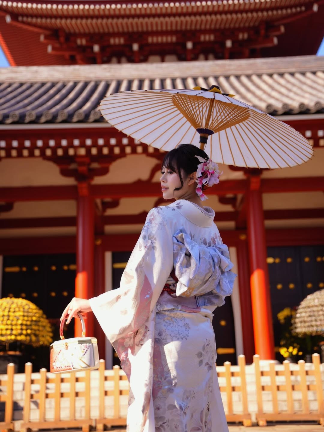 Nhiều cư dân mạng nhận xét rằng Việt Phương Thoa rất hợp với phong cách truyền thống, mang lại cảm giác vừa lạ vừa quen so với hình ảnh vui nhộn thường thấy.