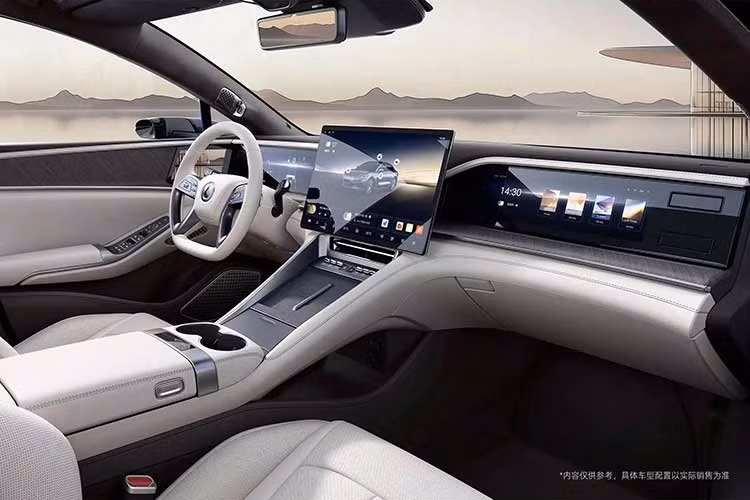 Phiên bản RWD công suất cao nâng công suất tối đa lên 370 kW (khoảng 496 mã lực). Cả hai phiên bản RWD đều được trang bị bộ pin có dung lượng 102,326 kWh và có phạm vi hoạt động 920 km theo tiêu chuẩn CLTC.