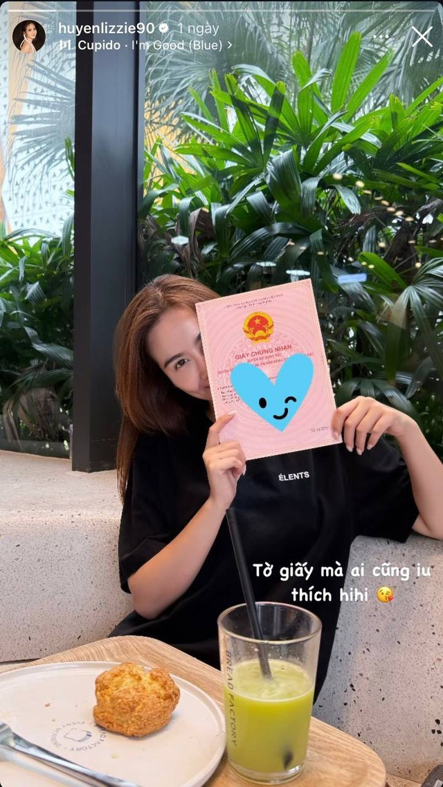 Ngay lập tức, bài đăng này của Huyền Lizzie đã nhận về vô số lượt tương tác, bình luận và chia sẻ chóng mặt.