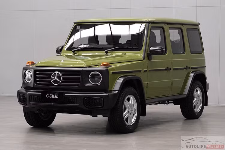 Tại thị trường Thái Lan được phân bổ vỏn vẹn 3 xe Mercedes-Benz G450d STRONGER THAN THE 1980s. Mỗi chiếc có màu sơn ngoại thất độc quyền, với mức giá công bố 14.180.000 Baht (tương đương hơn 11,5 tỷ đồng). Tại Thái Lan, Mercedes-Benz chỉ phân phối ba phiên bản với màu sơn ngoại thất riêng biệt: Xanh Agave Green Non-Metallic; Be Colorado Beige Non-Metallic; Trắng Cream White Non-Metallic.