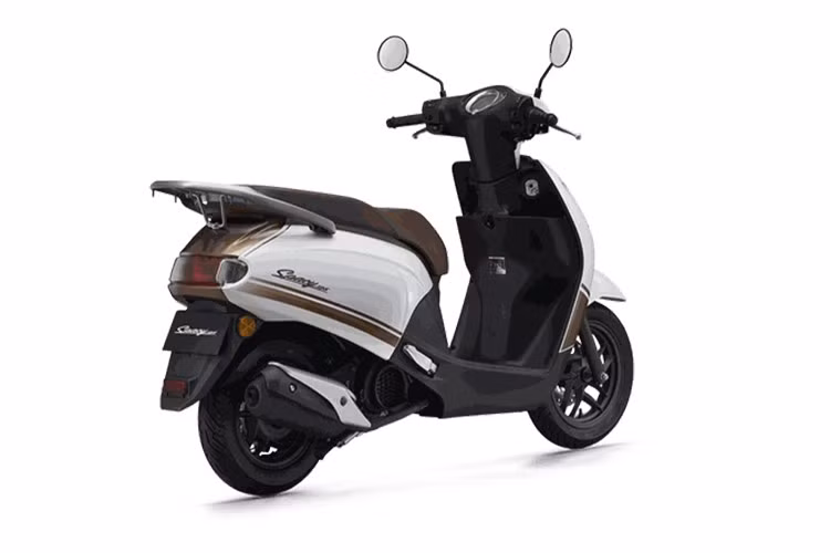 Nhờ vào công nghệ khởi động im lặng ACG và hệ thống tự động ngắt động cơ khi không tải, Spacy 125 nổi bật với khả năng tiết kiệm nhiên liệu, chỉ tiêu thụ 1,87L/100km, cho phép di chuyển hơn 300 km với một bình xăng đầy.