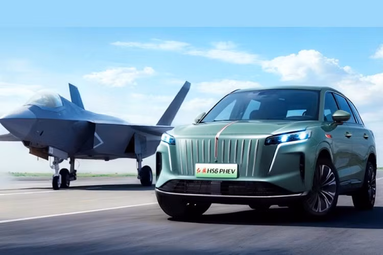 Tập đoàn ôtô Trung Quốc FAW thông báo mẫu xe HS6 PHEV thuộc thương hiệu hạng sang Hongqi (Hồng Kỳ) của hãng đã lập Kỷ lục Guinness Thế giới. Cụ thể, xe đã đạt quãng đường di chuyển dài nhất cho một chiếc SUV hybrid cắm điện sau khi sạc đầy và đổ đầy nhiên liệu.