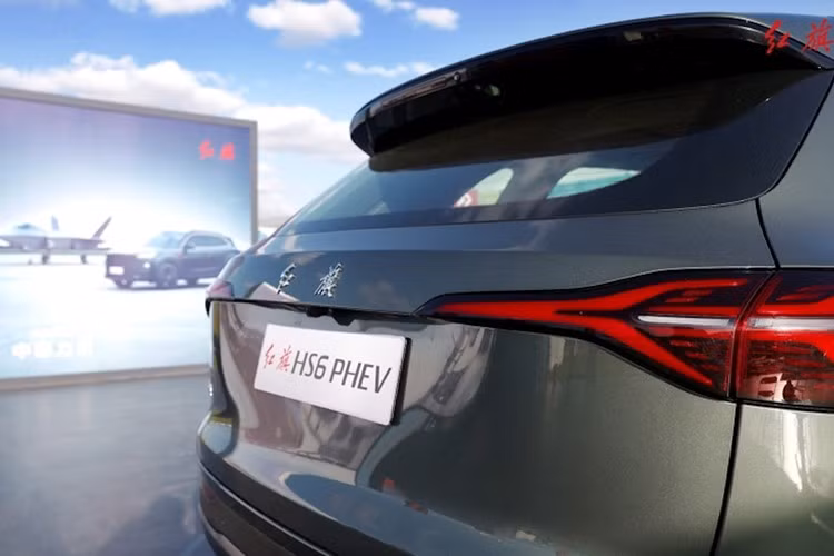 Chiếc xe khởi hành từ Shangri-La vào ngày 30 tháng 10, đi qua các thành phố như Côn Minh, Bách Sắc và Ngô Châu, và cuối cùng đến Quảng Châu vào ngày 3/11, di chuyển được tới 2.327,343km, sau khi đổ đầy bình xăng và sạc đầy.