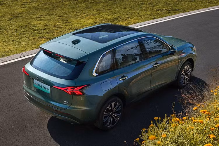 Phạm vi hoạt động toàn diện của mẫu xe Hongqi HS6 PHEV được hãng xe Trung Quốc công bố lần lượt là 1.580km, 1.650km và 1.460km cho từng phiên bản.