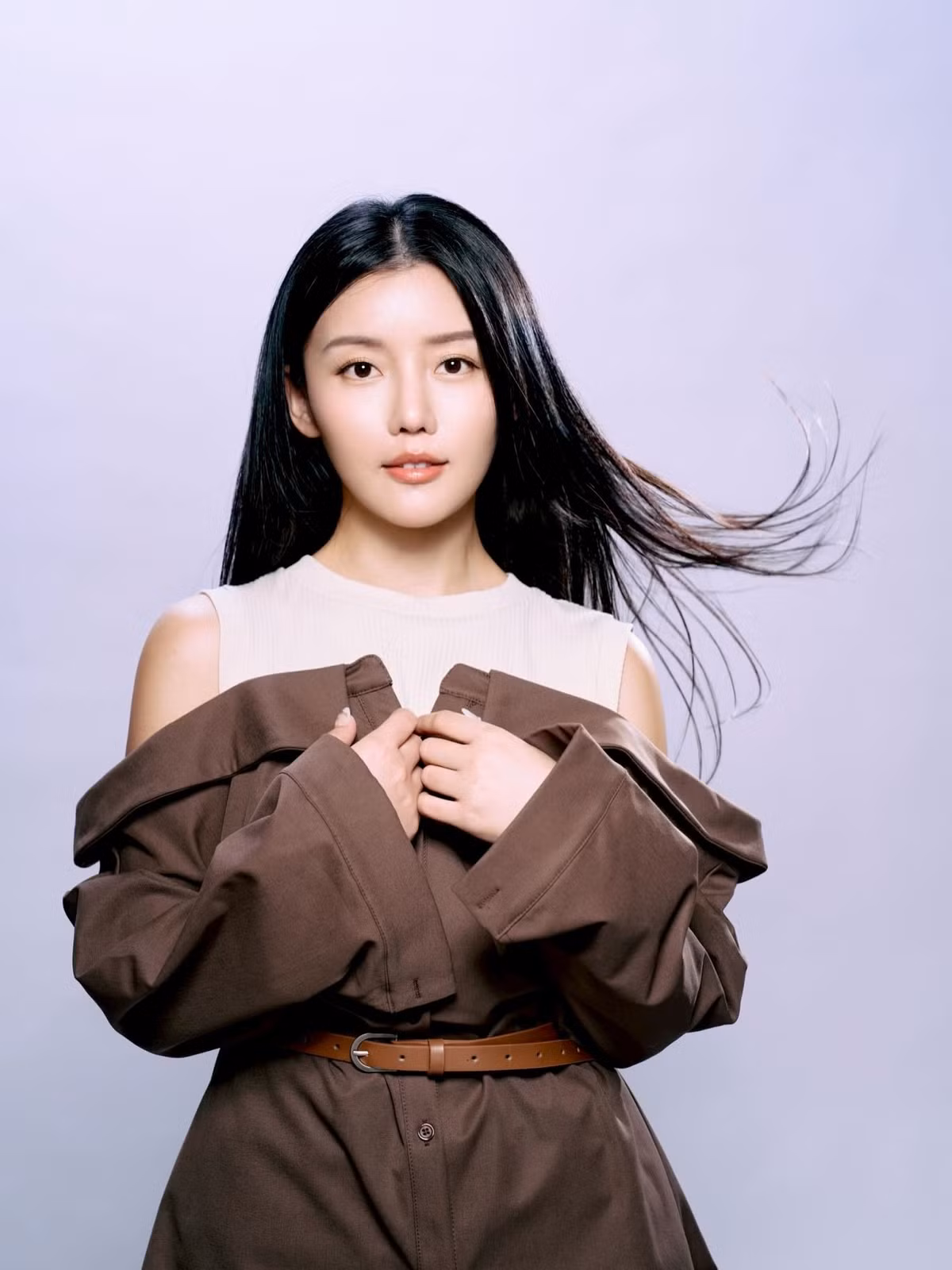 Sự việc lần này cho thấy chỉ một khoảnh khắc nhỏ trên mạng xã hội cũng có thể tạo ra hiệu ứng lan truyền mạnh mẽ. Dù gây tranh cãi, không thể phủ nhận đoạn clip đã giúp nàng hot girl trở thành tâm điểm chú ý, đồng thời phản ánh rõ sức hút của những hình ảnh chân thực, đời thường trong kỷ nguyên mạng xã hội bùng nổ.