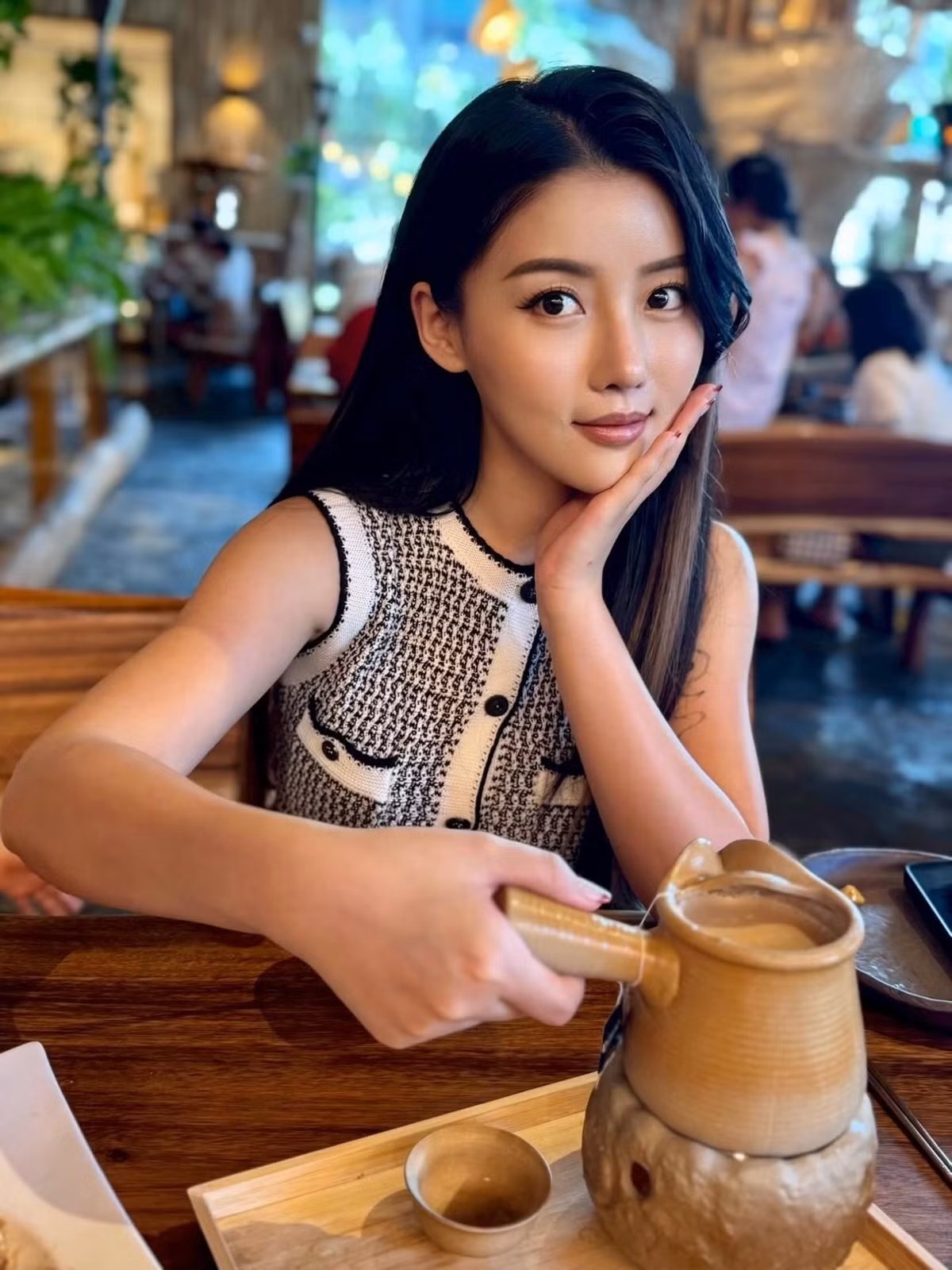 Nhiều cư dân mạng cho rằng chính sự tự nhiên, không phô trương quá đà đã giúp hình ảnh của Cao Mẫn Mẫn ghi điểm mạnh, thậm chí còn giúp chiến dịch quảng bá sản phẩm đạt hiệu quả ngoài mong đợi.