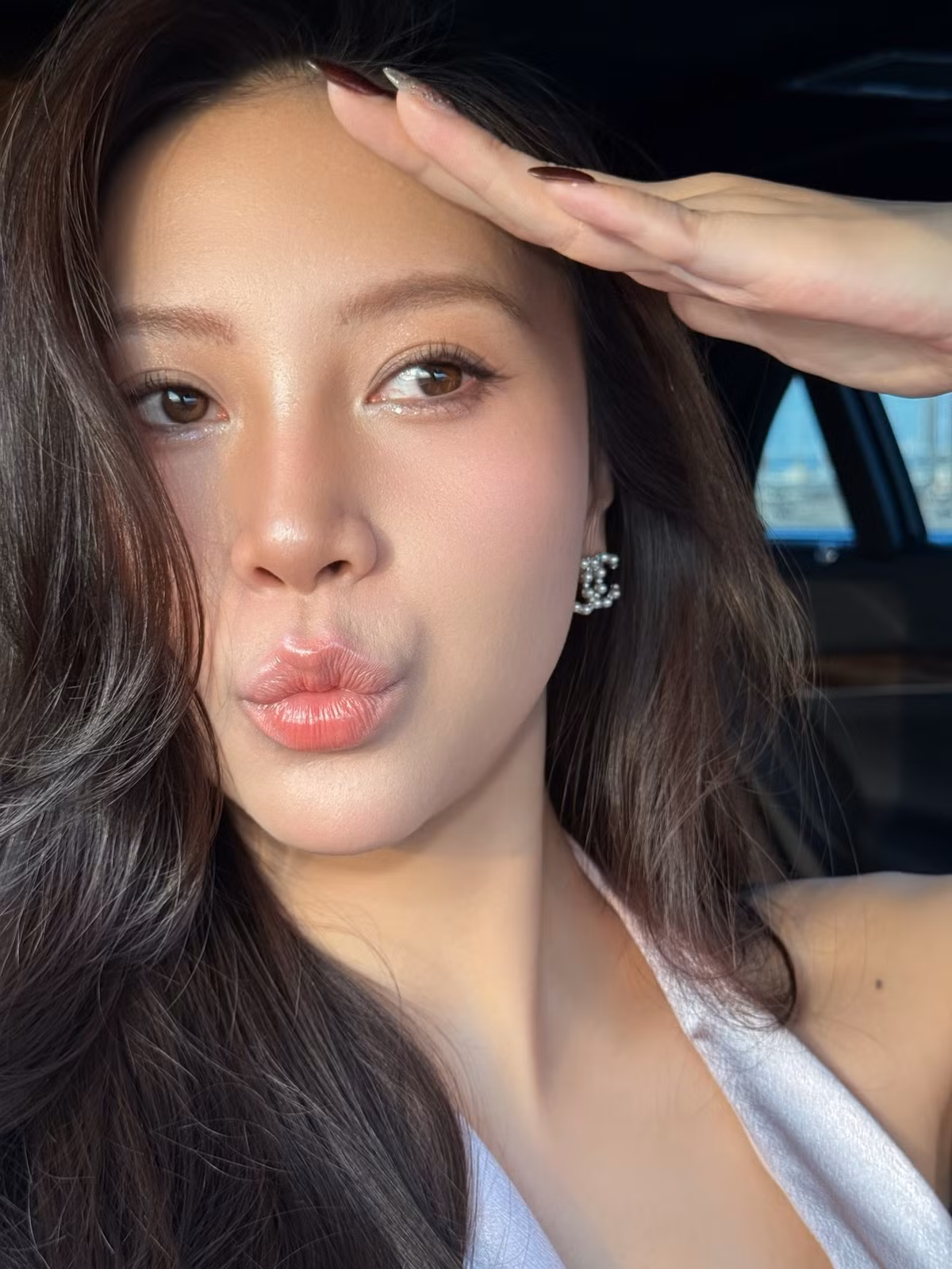 Dẫu vậy, mỗi lần đăng tải hình ảnh mới, Ngọc Châm vẫn khiến khán giả phải chú ý.