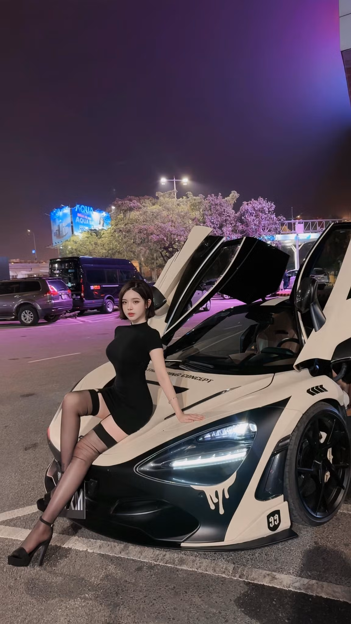 Huyền Châu sở hữu gương mặt xinh như búp bê, vóc dáng vô cùng nóng bỏng.