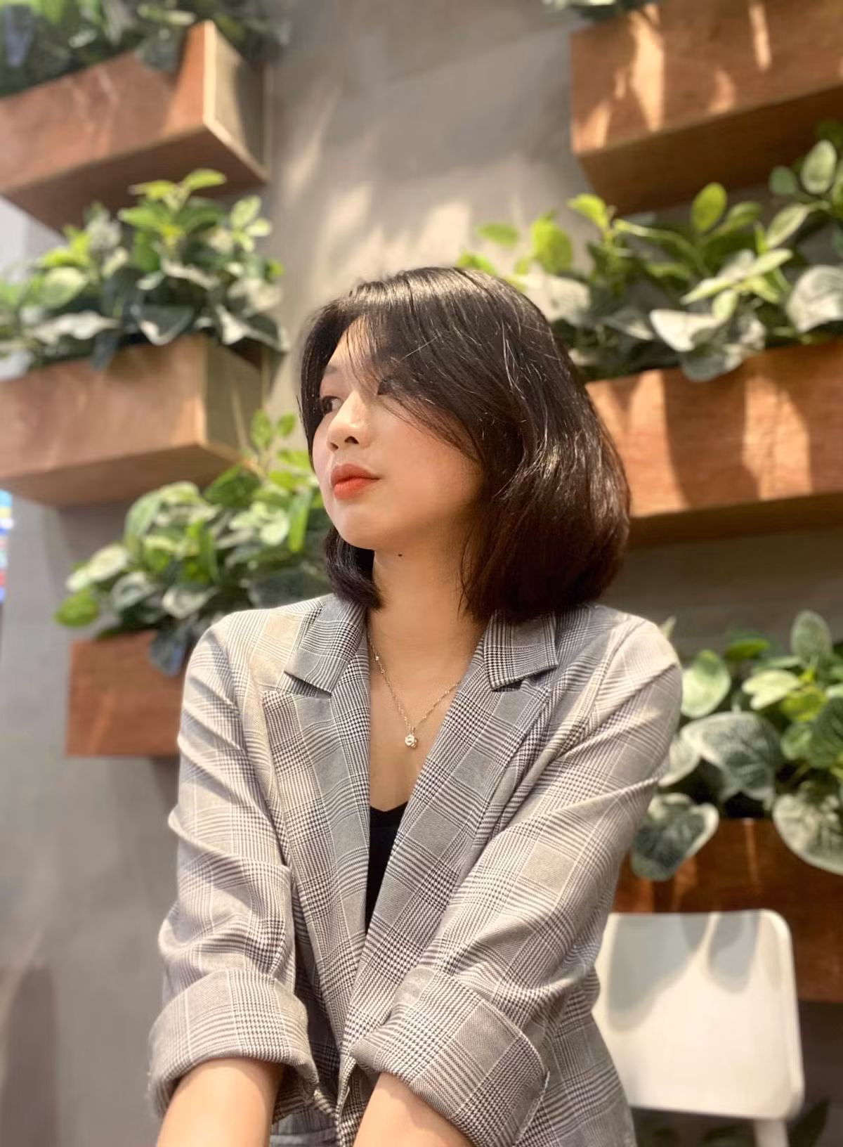 15 tuổi mới đến với bóng chuyền, cái tuổi được coi là muộn để bắt đầu với môn thể thao vốn đòi hỏi rất nhiều sự khổ luyện các kĩ năng thi đấu ngay từ khi còn rất trẻ nhưng Phạm Thị Hiền càng lúc càng khẳng định được tài năng của mình.