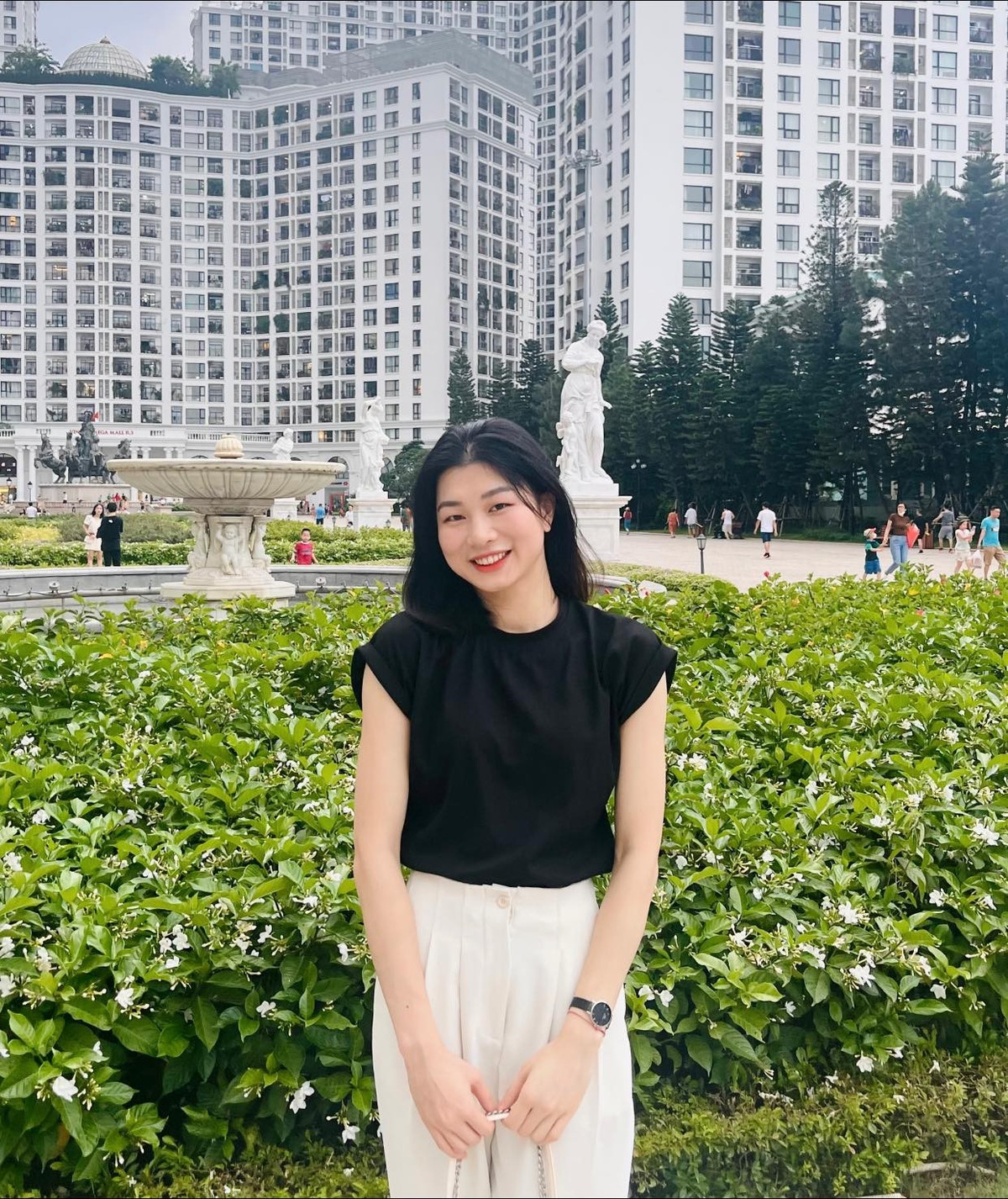 Bên cạnh đó, đây cũng là dịp các fan được thấy Phạm Thị Hiền xõa tóc thay vì cột cao như khi thi đấu.