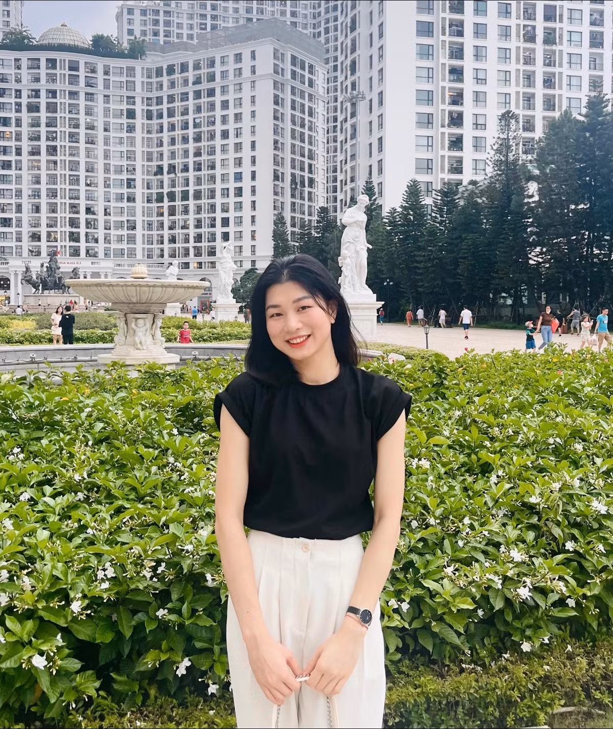 Bên cạnh đó, đây cũng là dịp các fan được thấy Phạm Thị Hiền xõa tóc thay vì cột cao như khi thi đấu.