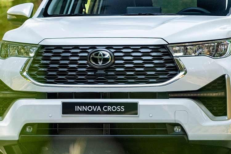 Theo đó, xe hybrid tự sạc (HEV) sẽ được áp mức thuế tiêu thụ đặc biệt bằng 70% so với xe xăng, dầu cùng chủng loại. Để được giảm thuế tiêu thụ đặc biệt, xe hybrid tự sạc (HEV) phải đáp ứng điều kiện tỷ trọng xăng sử dụng không quá 70% số năng lượng sử dụng do Chính phủ quy định.