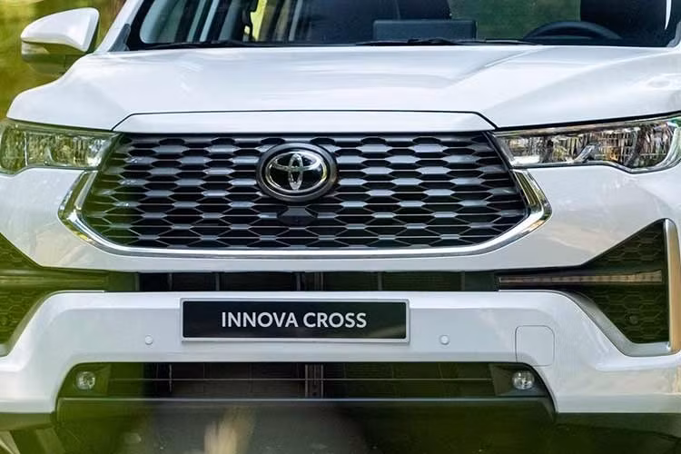 Theo đó, xe hybrid tự sạc (HEV) sẽ được áp mức thuế tiêu thụ đặc biệt bằng 70% so với xe xăng, dầu cùng chủng loại. Để được giảm thuế tiêu thụ đặc biệt, xe hybrid tự sạc (HEV) phải đáp ứng điều kiện tỷ trọng xăng sử dụng không quá 70% số năng lượng sử dụng do Chính phủ quy định.