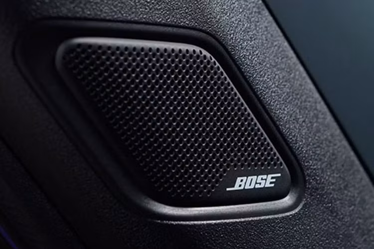 Xe được trang bị màn hình trung tâm 9 inch, ghế và vô lăng có sưởi, cùng gói hỗ trợ lái nâng cao Honda Sensing, cùng nhiều tính nắng mới cho mẫu xe điện thể thao cỡ nhỏ này...