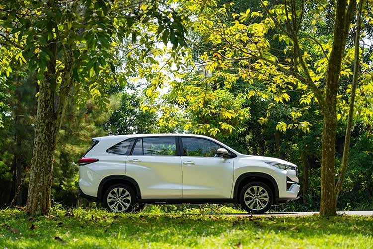 Sở dĩ các mẫu xe hybrid của Toyota Việt Nam giảm giá niêm yết là nhờ ưu đãi thuế tiêu thụ đặc biệt có hiệu lực từ ngày 1/1/2026. Đây là quy định nằm trong Luật Thuế Tiêu thụ đặc biệt (sửa đổi) được Quốc hội thông qua ngày 14/6/2025.