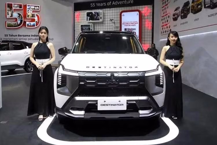 Mitsubishi Destinator 55th Anniversary Edition có giá bán tại thị trường Indonesia từ 520 triệu Rupiah (khoảng 802 triệu đồng), trong khi Xforce 55th Anniversary Edition được niêm yết ở mức 430,85 triệu Rupiah (khoảng 665 triệu đồng).