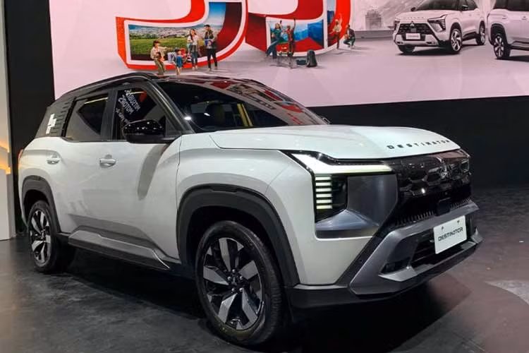 Những giá trị cốt lõi như hệ thống âm thanh Yamaha 8 loa hay cốp điện tích hợp cảm biến đá chân vẫn được giữ lại, tạo nên sự hài hòa giữa tiện nghi và công nghệ. Tại thị trường Indonesia, bản đặc biệt này có mức giá tăng nhẹ khoảng 8 đến 10 triệu Rupiah (tương đương hơn 12 triệu đồng) so với bản tiêu chuẩn.