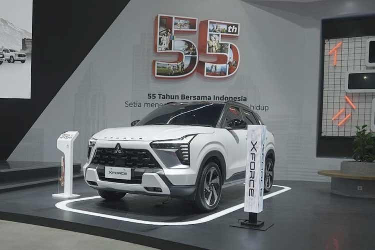 Công nghệ E-Mirror trên Destinator phiên bản đặc biệt không chỉ giúp người lái có tầm nhìn kỹ thuật số sắc nét trong mọi điều kiện thời tiết mà còn cho phép truy xuất dữ liệu ghi hình trực tiếp qua điện thoại thông minh một cách tiện lợi.