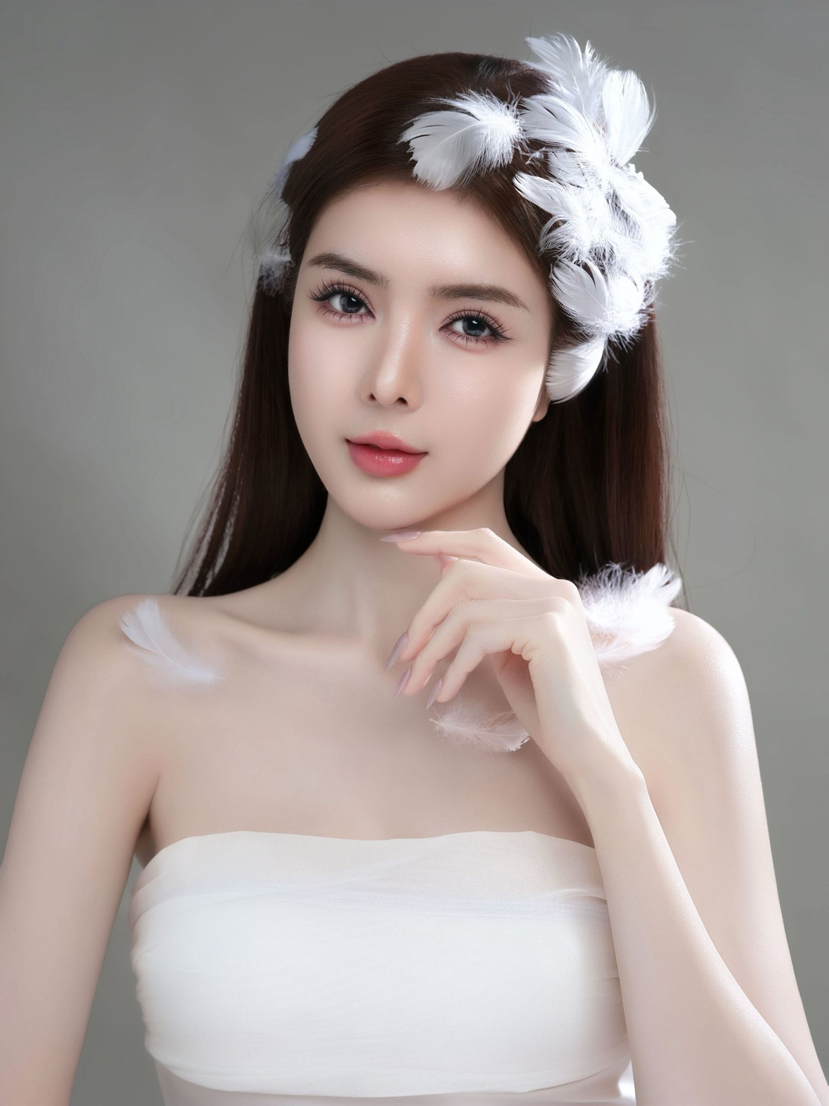 Trước đây, Lilly Luta từng nhận được nhiều sự chú ý khi công khai mối quan hệ tình cảm với ca sĩ Bùi Anh Tuấn. Dù cả hai chỉ có khoảng thời gian hẹn hò ngắn ngủi và chia tay vào cuối năm 2013, cái tên Lilly Luta từ đó cũng được công chúng quan tâm nhiều hơn. Sau biến cố tình cảm, cô lựa chọn tập trung vào sự nghiệp và cuộc sống cá nhân, hạn chế chia sẻ chuyện riêng tư trên mạng xã hội.