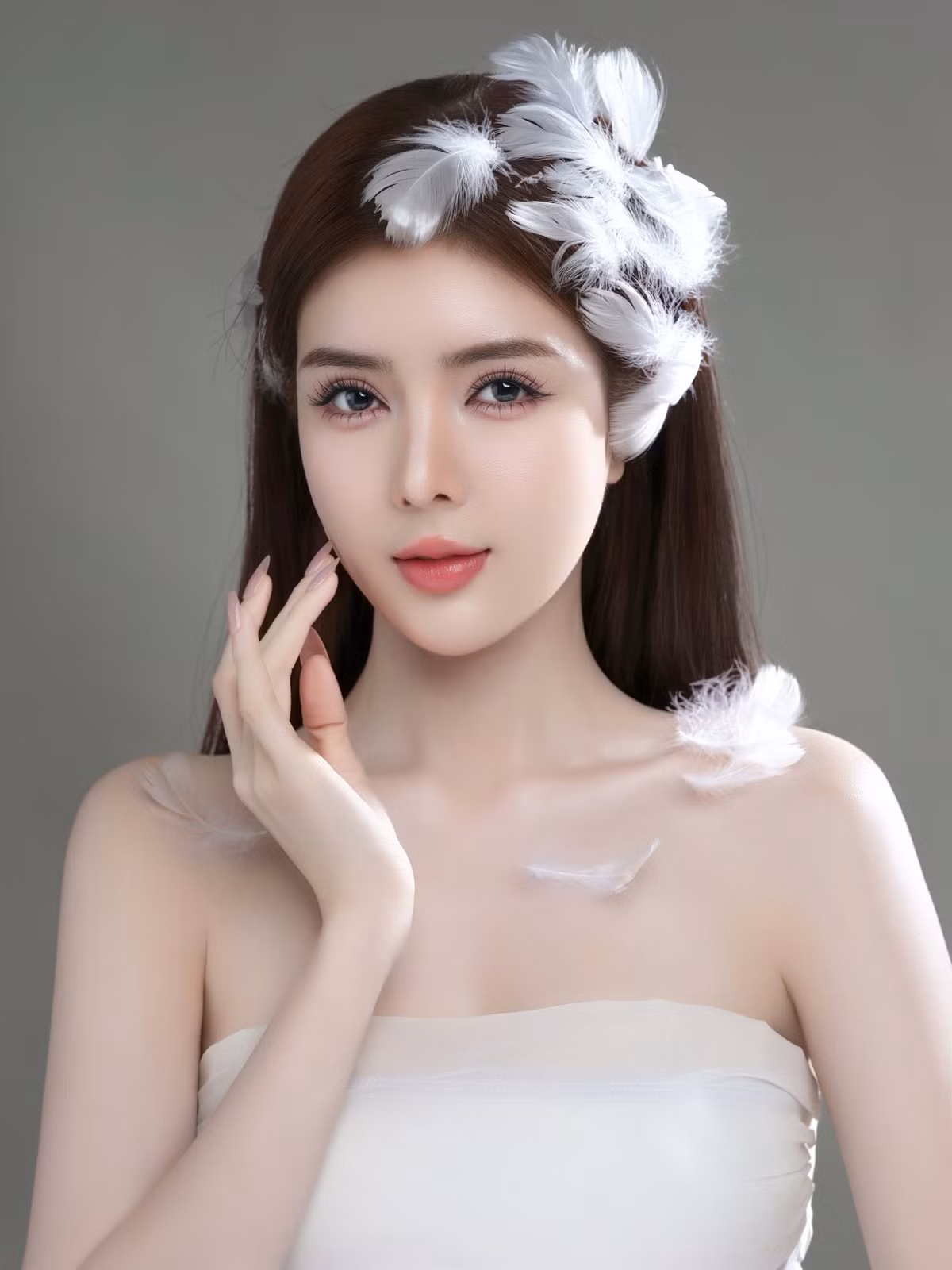 Không cần trang phục cầu kỳ hay bối cảnh phức tạp, nhan sắc của Lilly Luta (Nguyễn Thị Lượm) vẫn tỏa sáng nhờ những đường nét hài hòa và thần thái nhẹ nhàng.